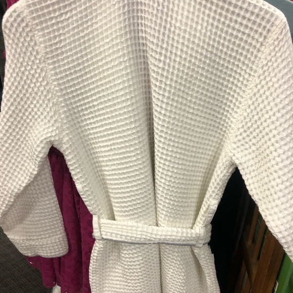 Boll & Branch waffle 100% organic cotton bathrobe - Picture 5 of 6